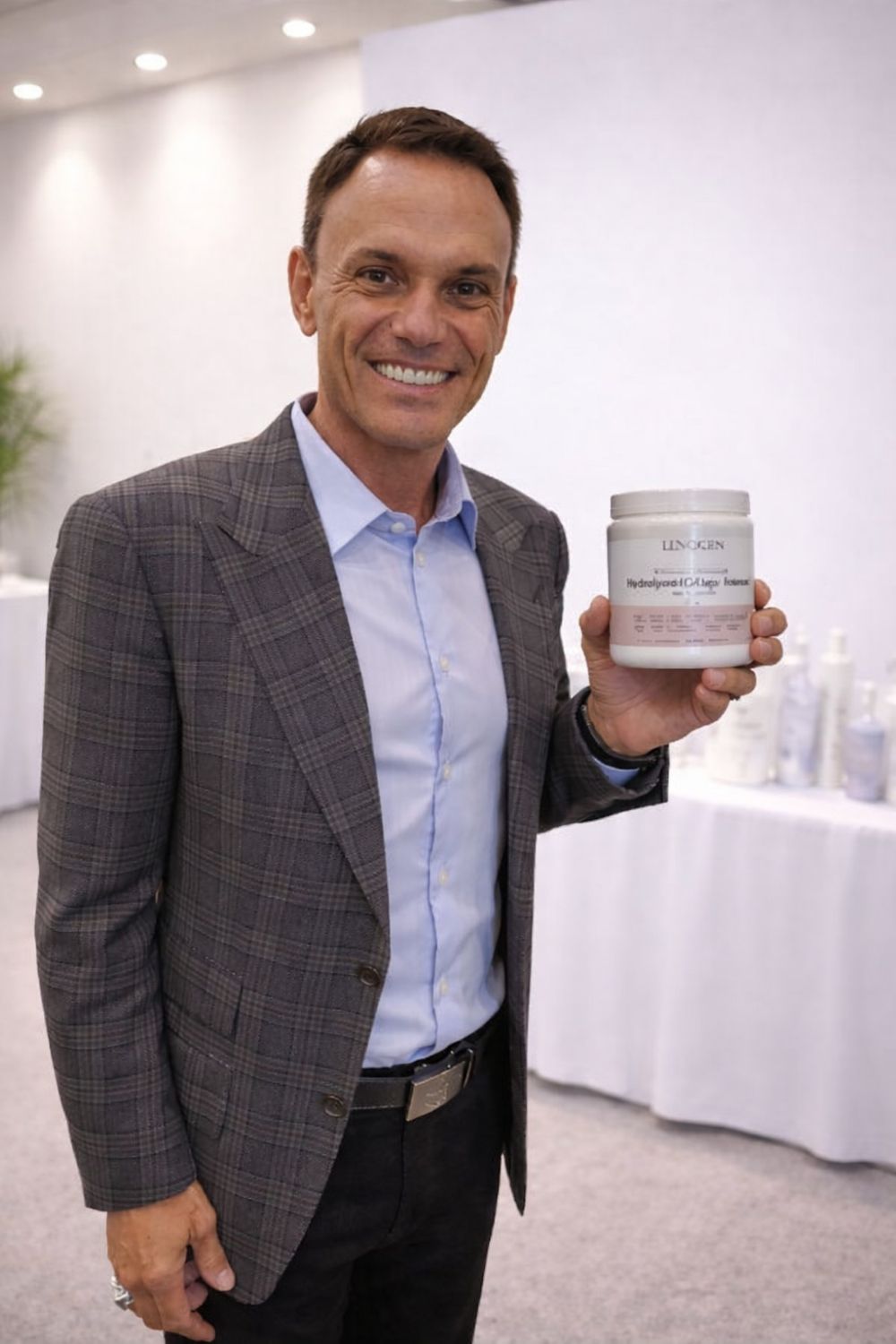 kevin harrington holding collagen peptides powder from lenogen 